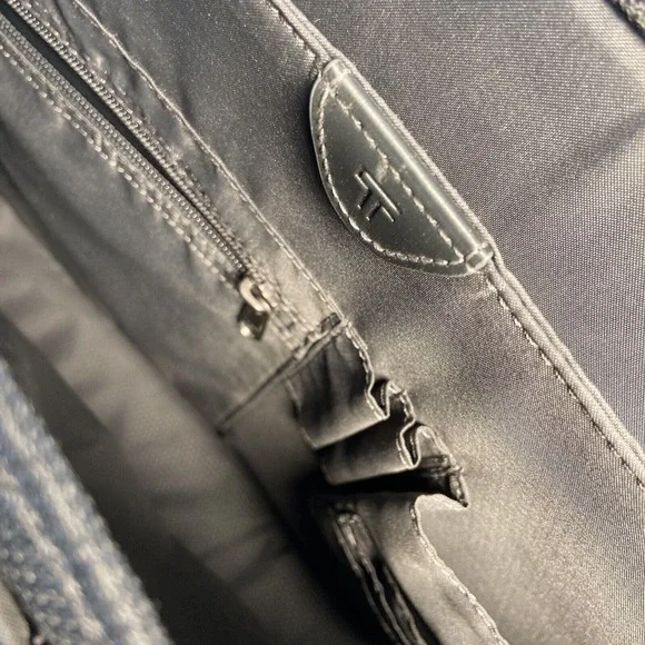 Tumi T-TECH Classic 5506 Black Gray Nylon Messenger Shoulder Laptop Bag - Picture 7 of 7